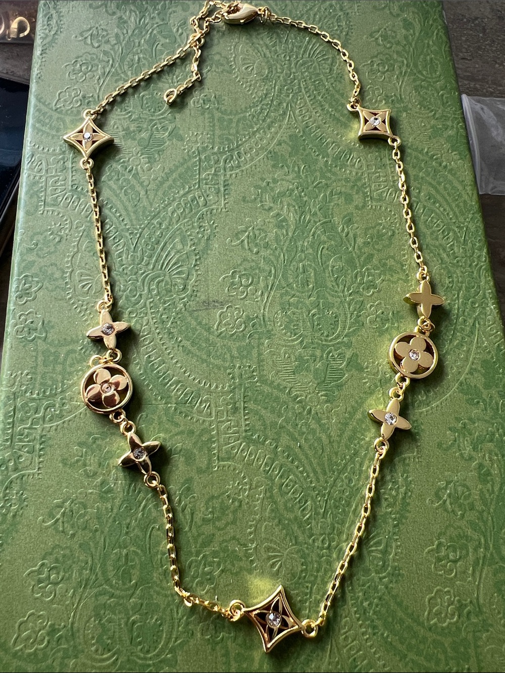 Copper plated 18k Gold Floral Motif Necklace jewelry fashion